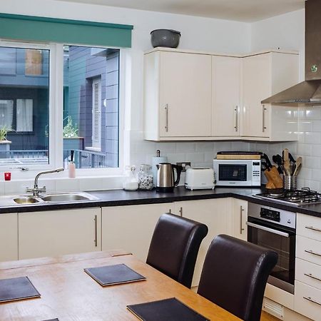 Beautiful, Contemporary 3 Bedroom Apartment Бат Экстерьер фото