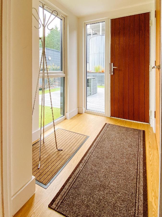 Beautiful, Contemporary 3 Bedroom Apartment Бат Экстерьер фото