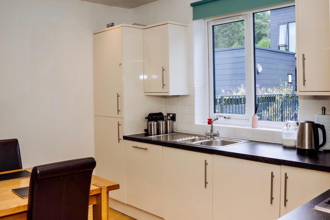 Beautiful, Contemporary 3 Bedroom Apartment Бат Экстерьер фото